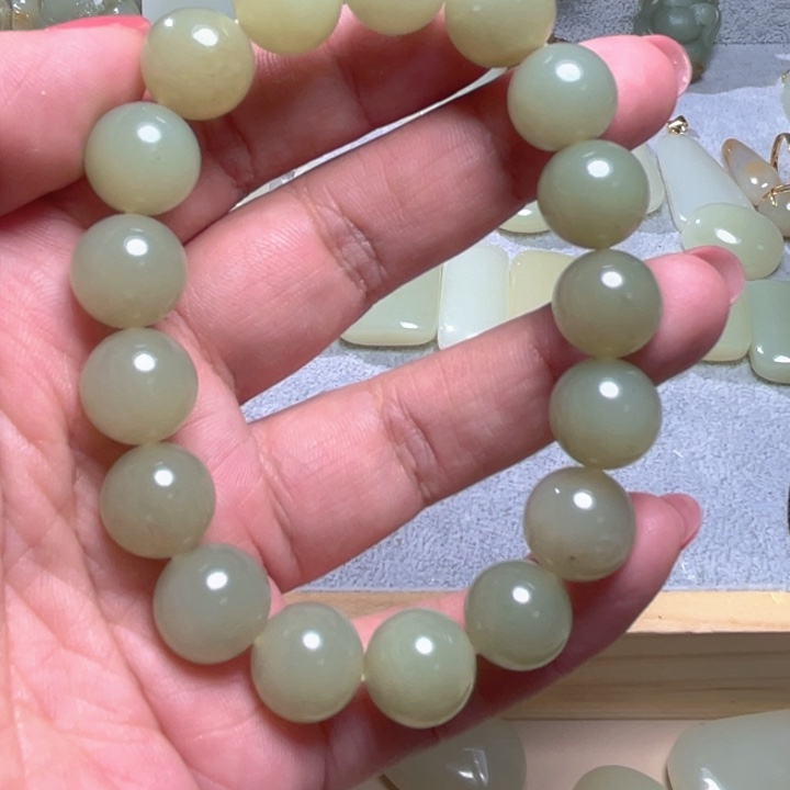 未镶嵌和田玉（糖玉）珠宝半成品