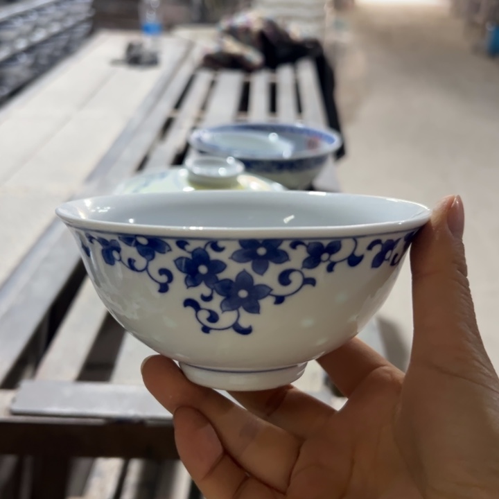 陶瓷青花玲珑5寸紫荆花饭碗无边