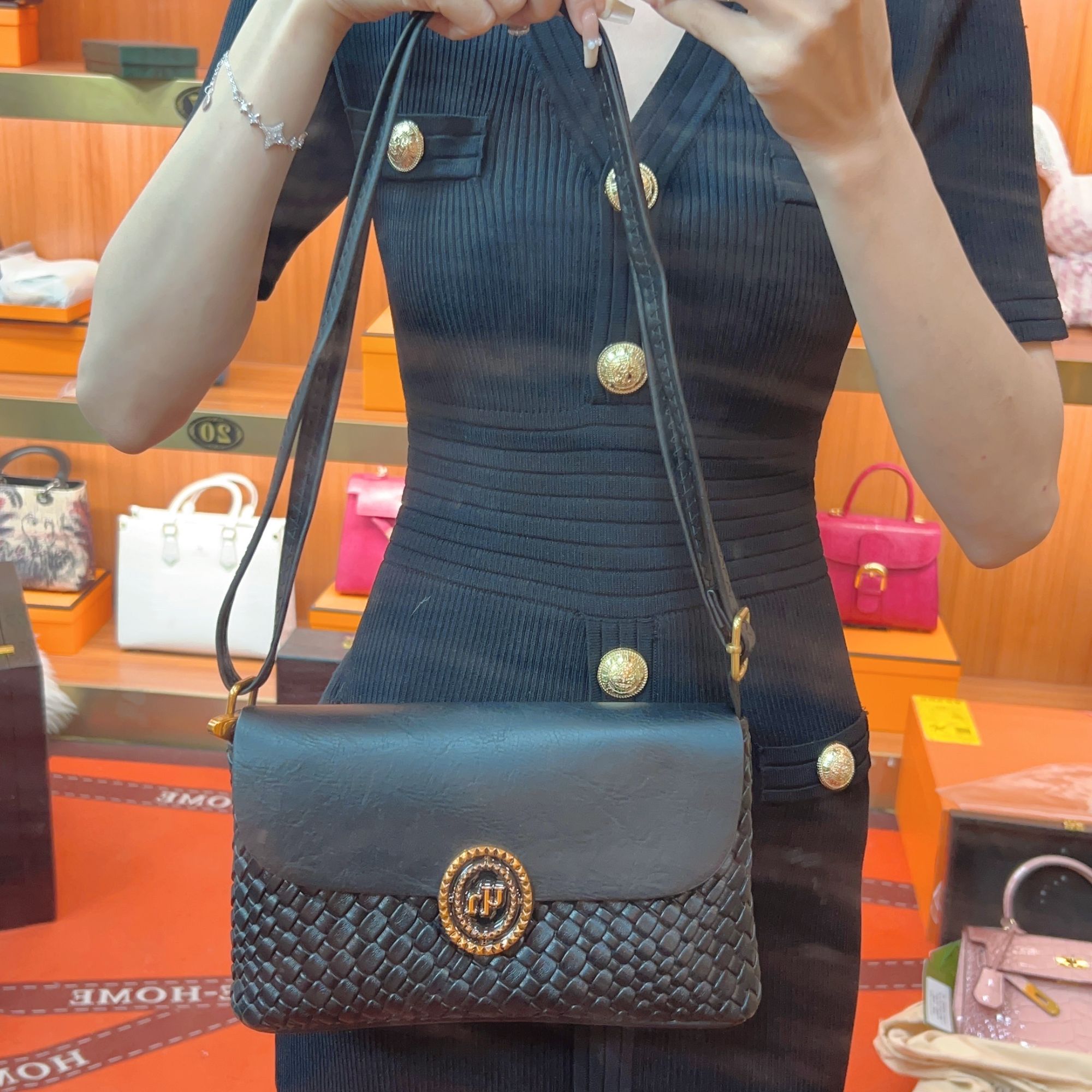 [文总在广州]新款韩版编织斜跨单肩包百搭女士