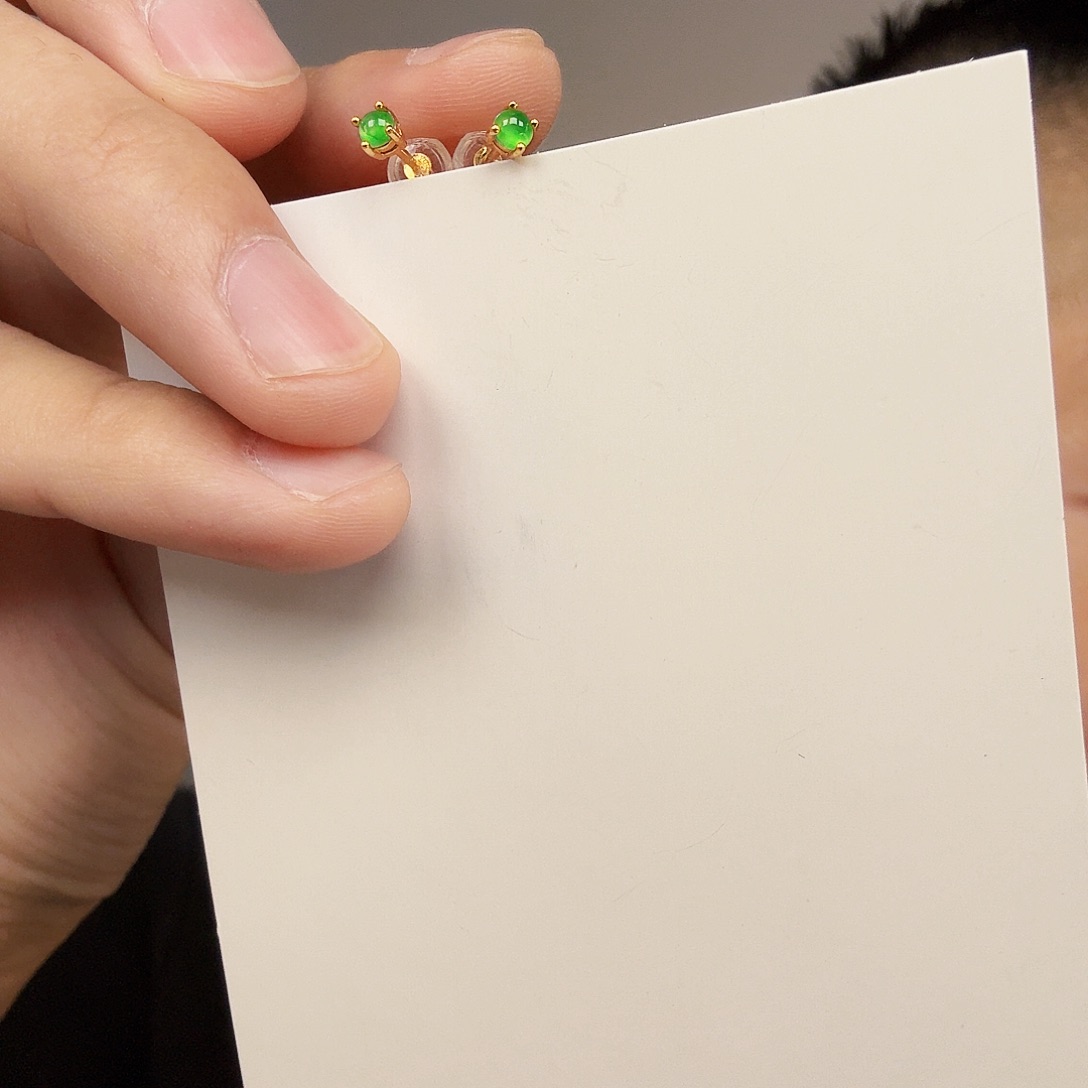 翡翠未镶嵌颈饰一对