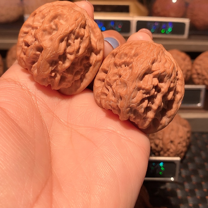 相****）文玩核桃把件野狼