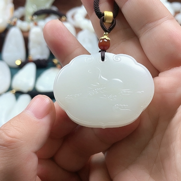 和田玉颈饰未镶嵌