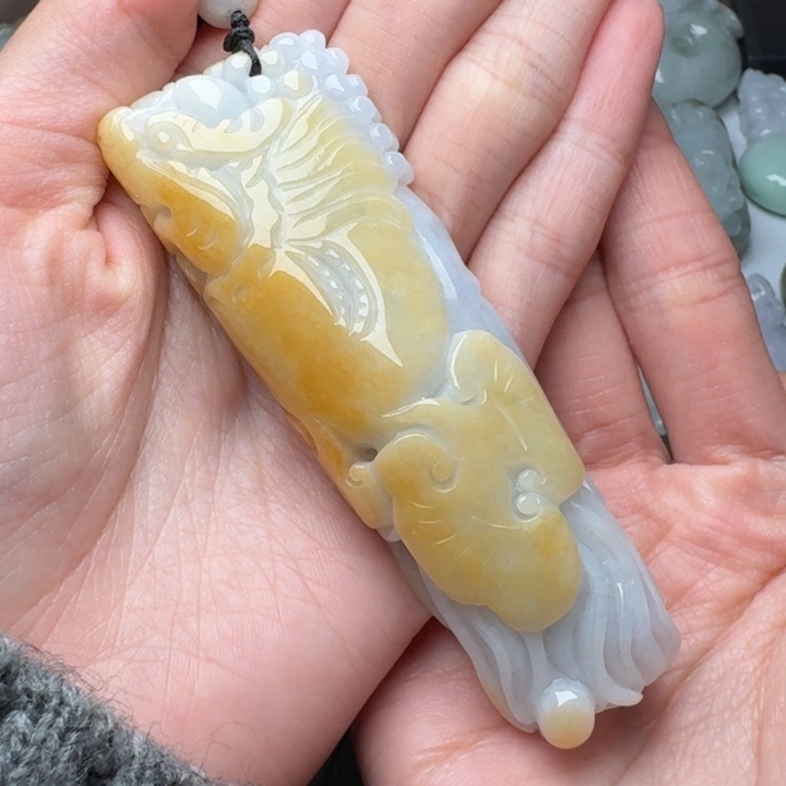 翡翠未镶嵌颈饰手把件