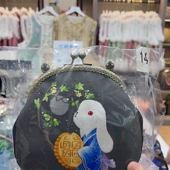 用****2非遗传承人的精神风貌