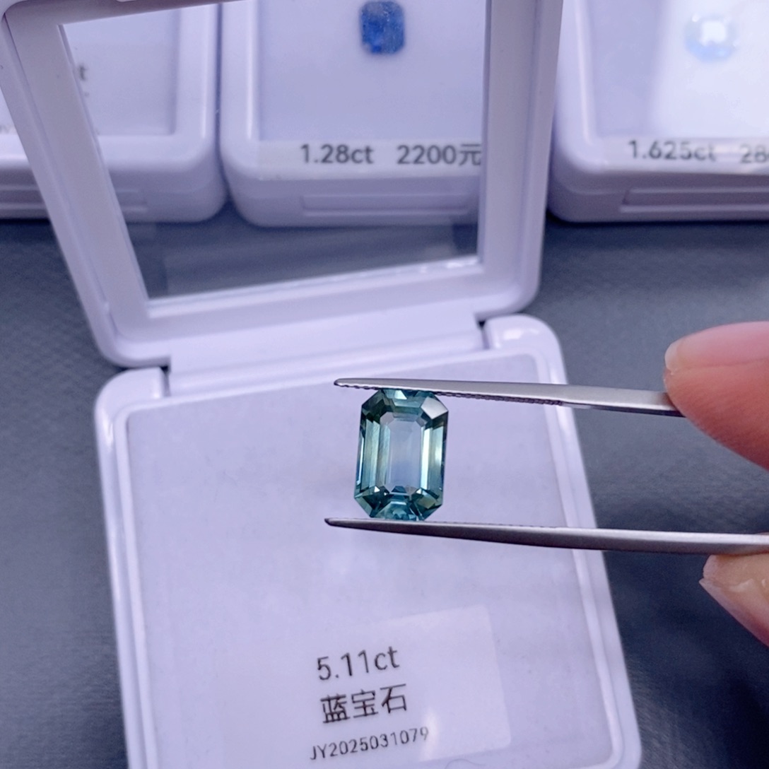 蓝宝石裸石未镶嵌5.11克拉