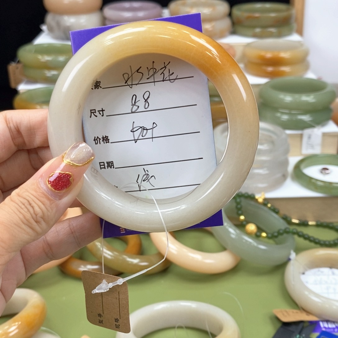 石英质玉未镶嵌手镯水*花
