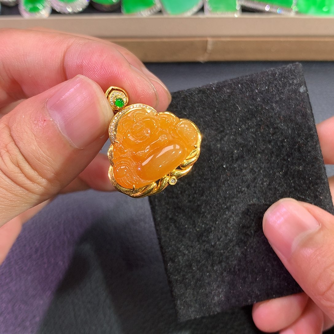 翡翠吊坠(赠链)18K金镶嵌