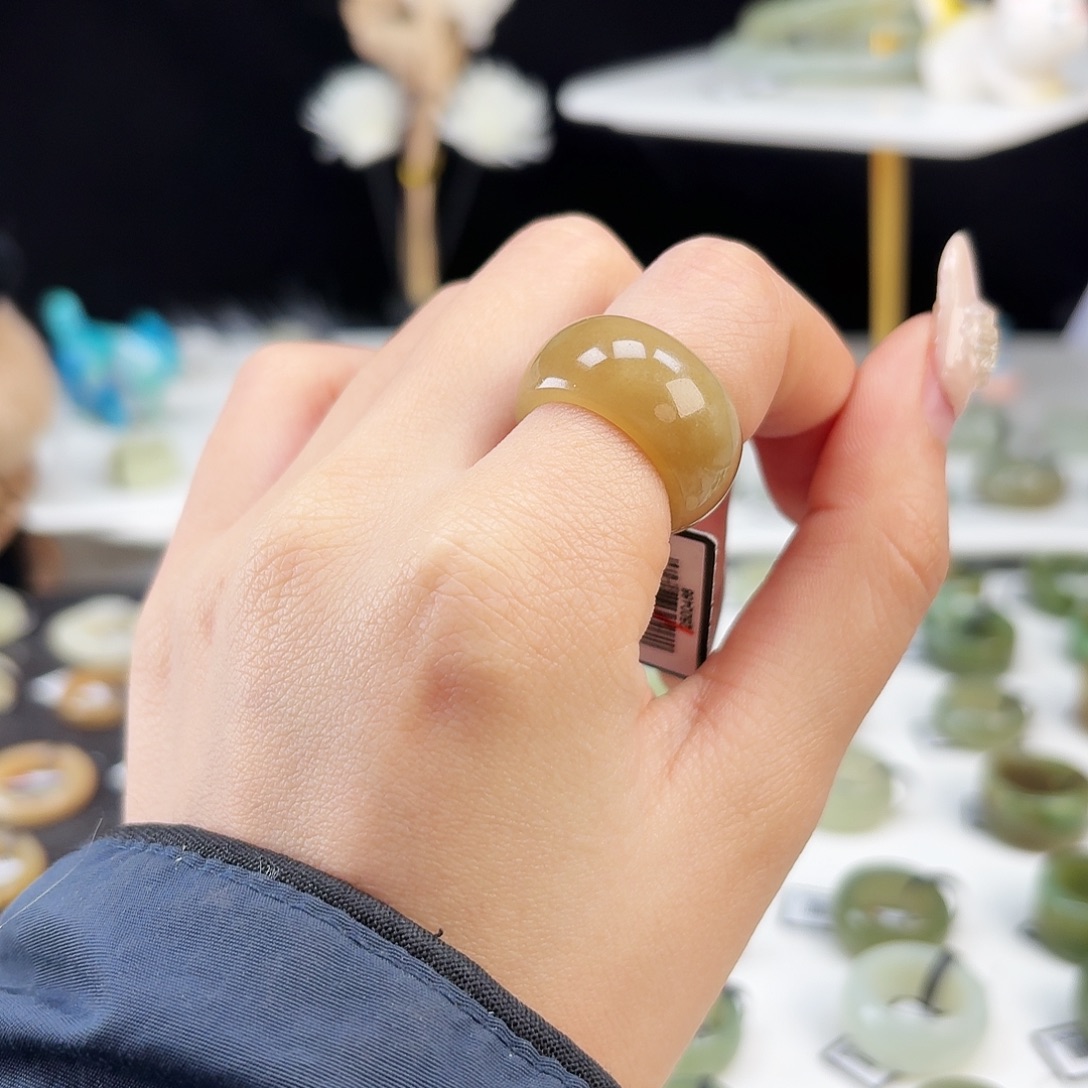 和田玉未镶嵌戒指P132糖色轮胎16.4不退换