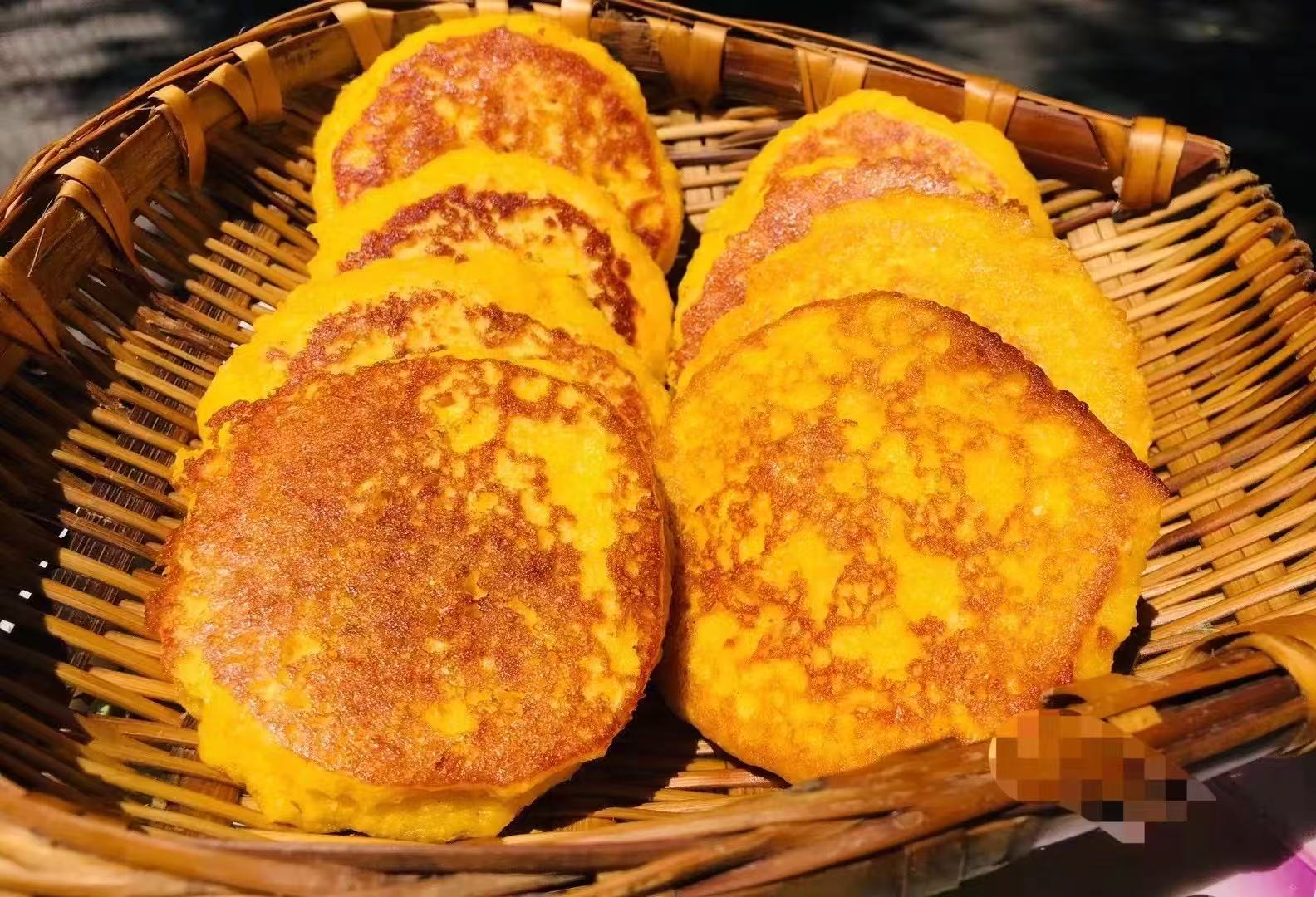 阆中地方特色嫩玉米饼