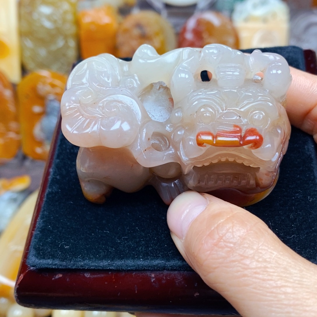 石英质玉（黄龙玉）未镶嵌颈饰