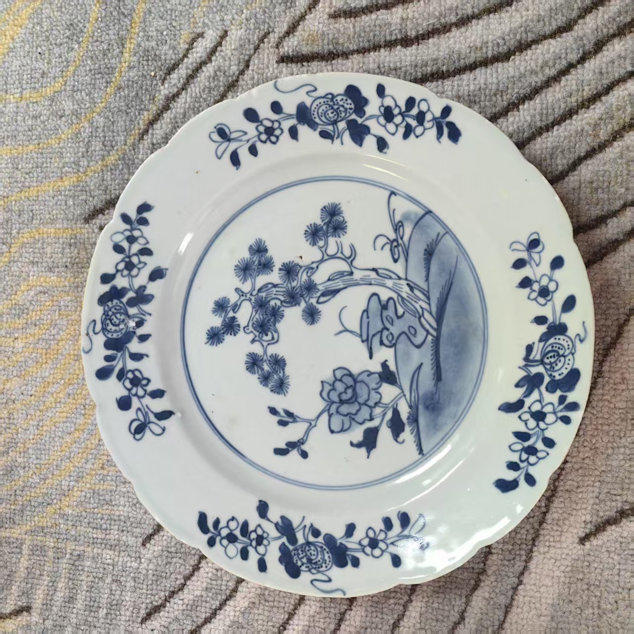 A0974清康熙青花花卉纹花口赏盘