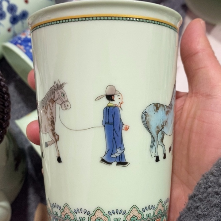 摆件陶绿稀土人物牵马可乐杯