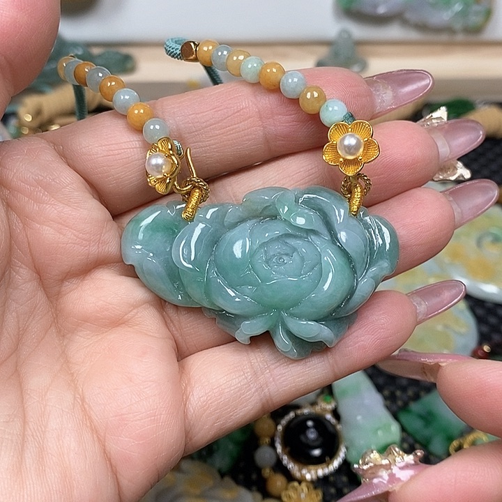 翡翠颈饰未镶嵌翡翠