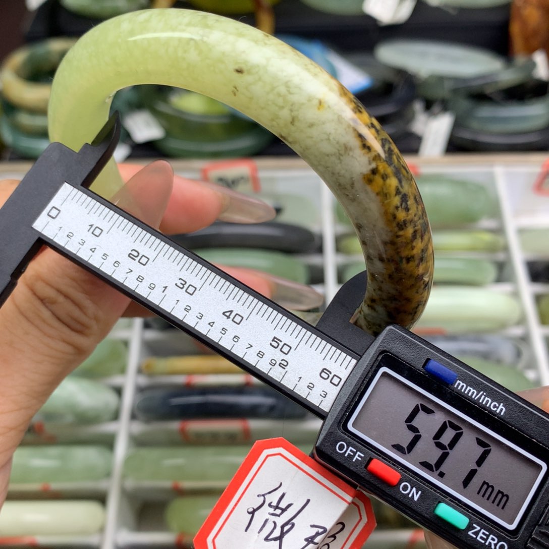 蛇纹石玉未镶嵌手镯920 