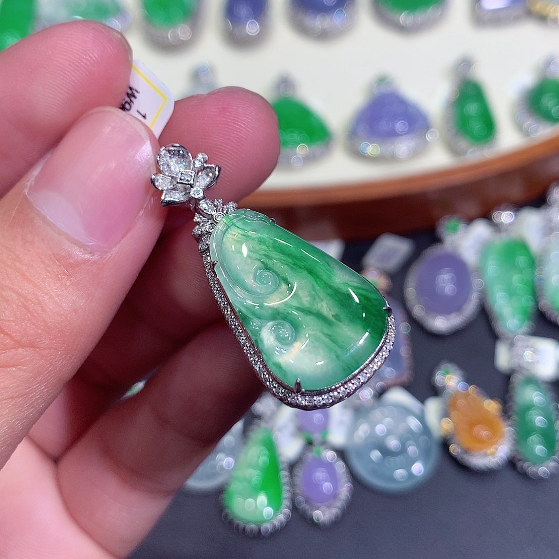 翡翠吊坠(不含链)18K金镶嵌