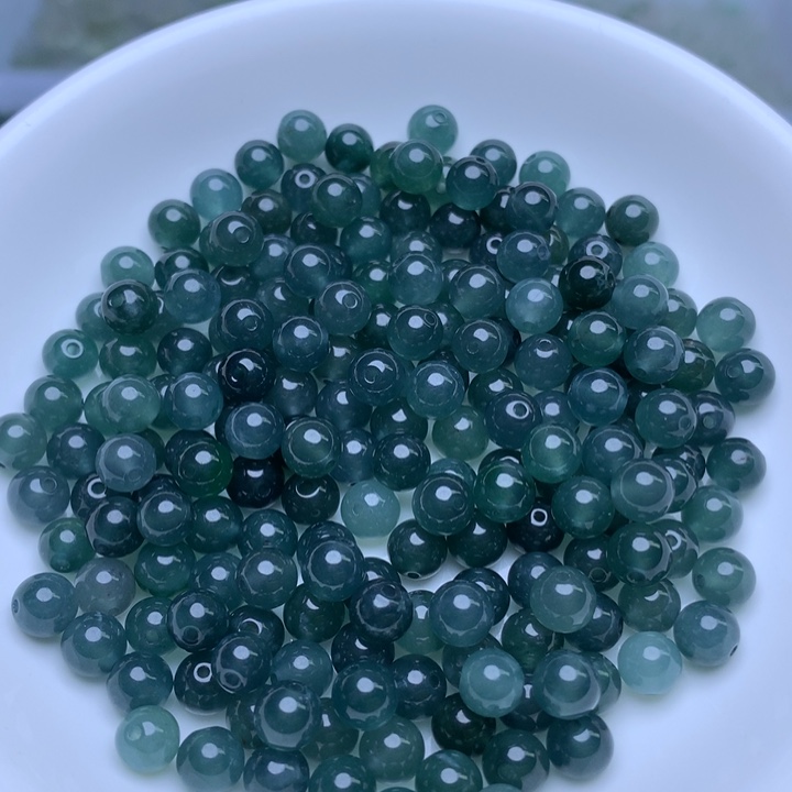 翡翠A货卡5.8mm深冰蓝水珠33颗