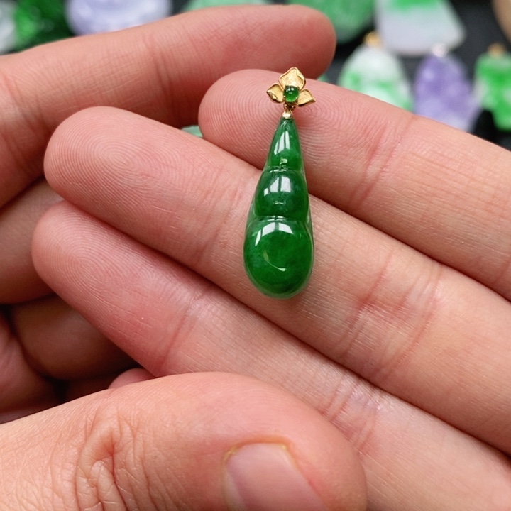 翡翠颈饰未镶嵌吊坠