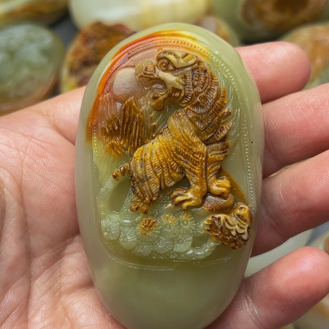 石材方解石手把件虎