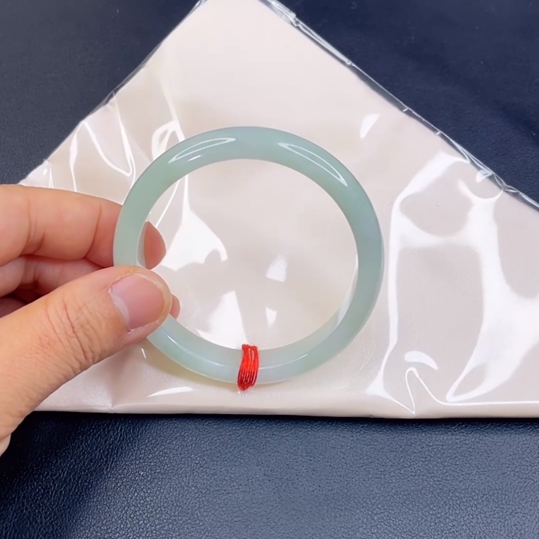 珍***人翡翠未镶嵌手镯翡翠手镯