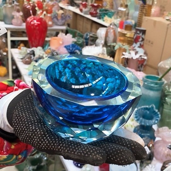 琉璃花瓶高7厘米口径8厘米