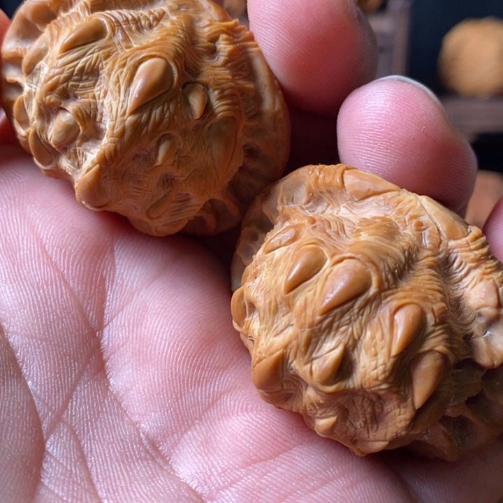 J***x文玩核桃把件吞噬