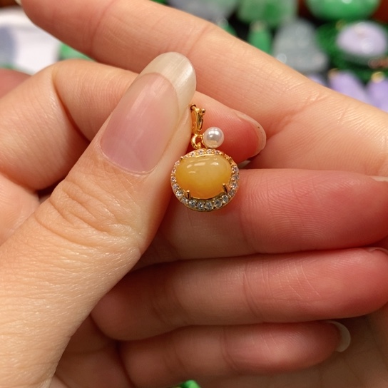 颈饰未镶嵌翡翠吊坠