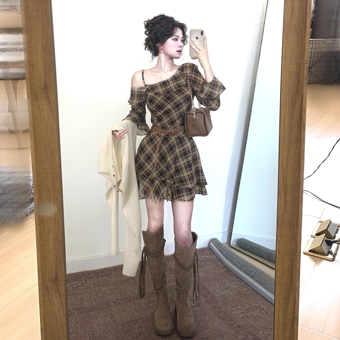 法式复古格纹荷叶边斜肩连衣裙女不规则露肩气质短裙7002