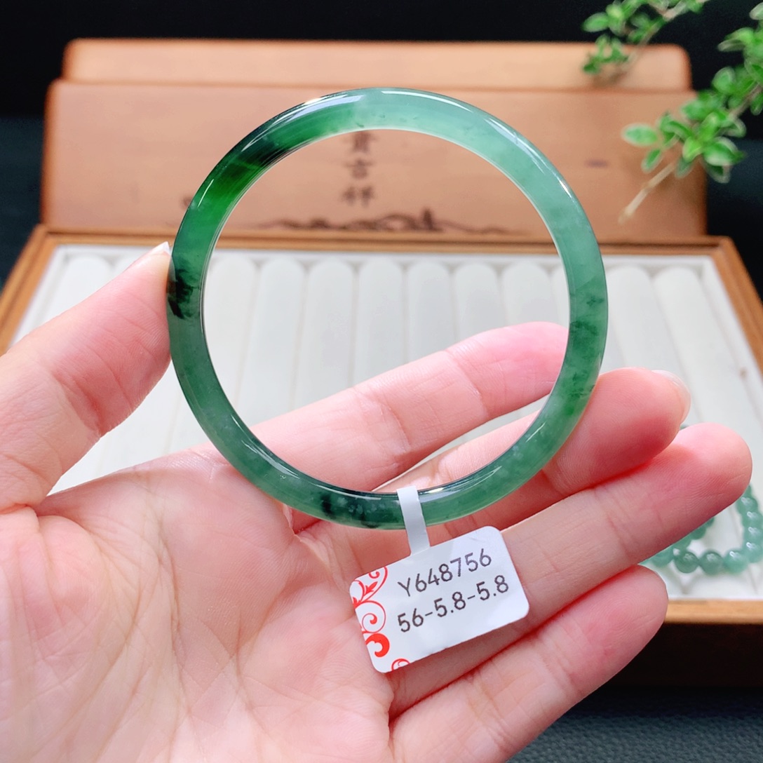 翡翠手镯（圆镯）未镶嵌