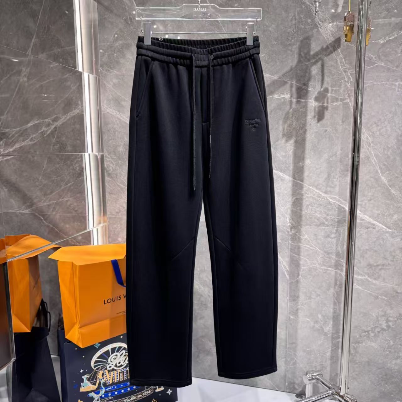 沙恩名品2025秋冬加绒保暖男士运动直筒裤简约字母松紧腰休闲卫裤