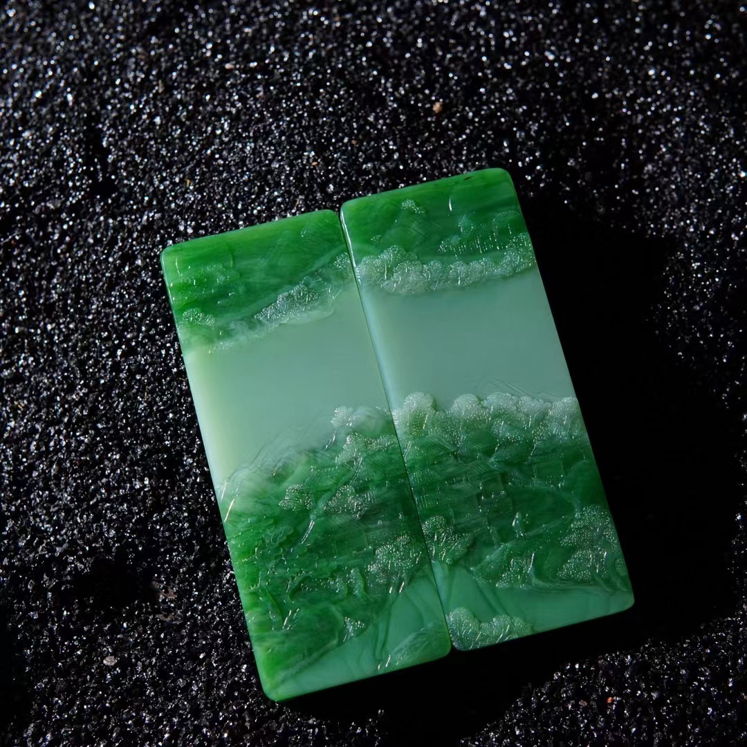 精品和田玉碧玉富居山水牌