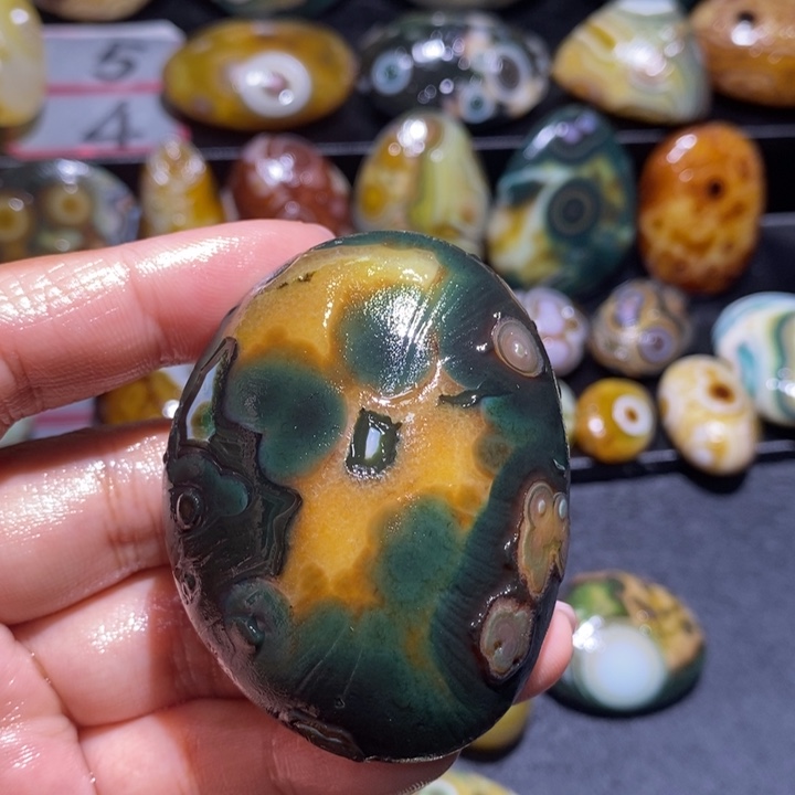 玛瑙/玉髓未镶嵌珠宝奇石160