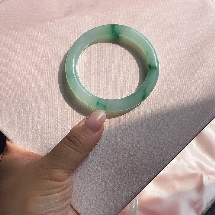 翡翠未镶嵌手镯53。