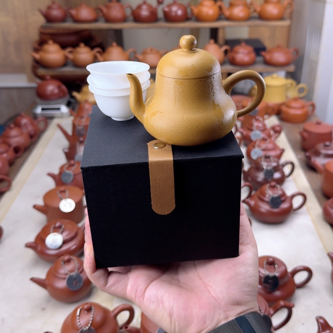 紫砂茶壶130cc黄金段泥思婷壶