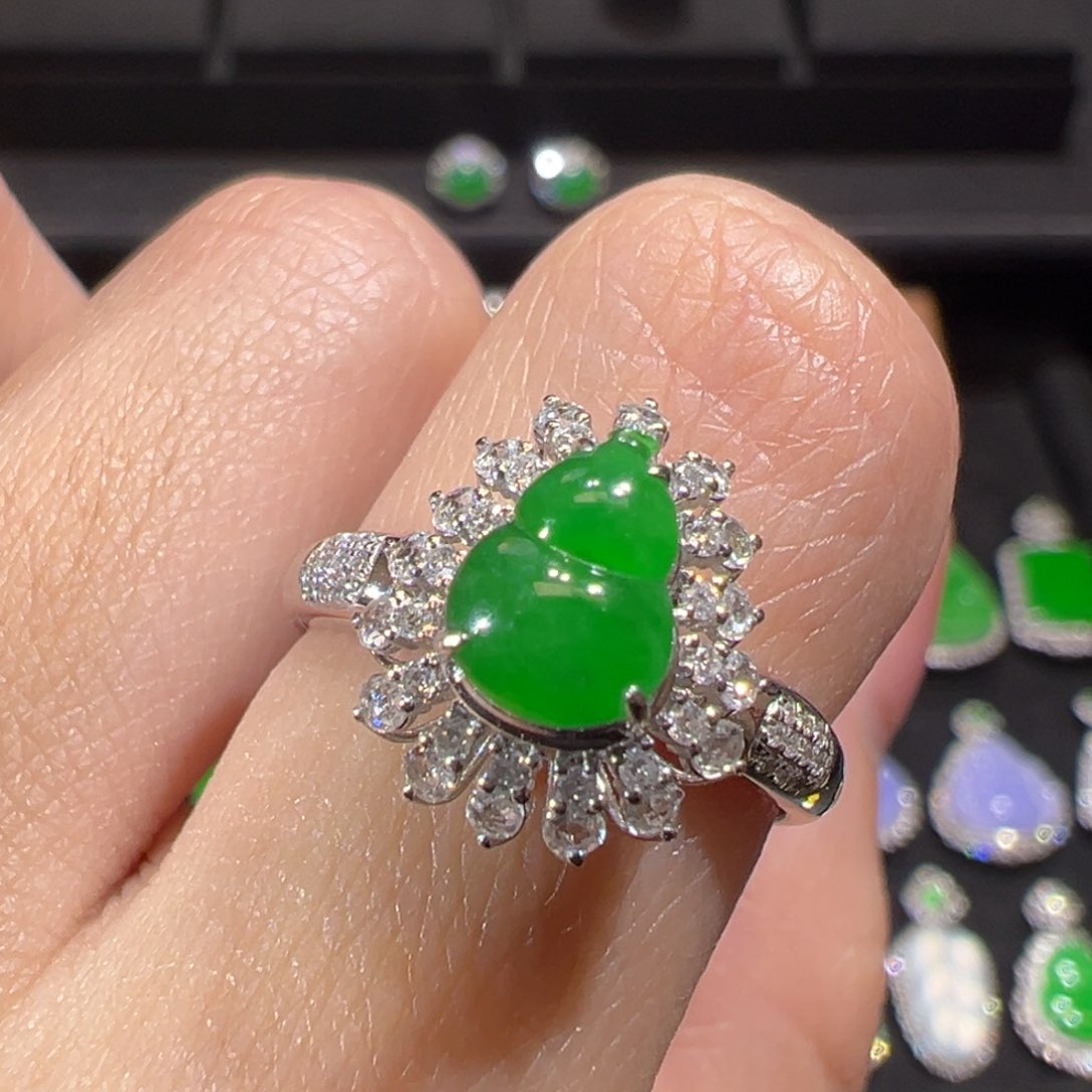 翡翠戒指18K金镶嵌收到货48小时鉴赏期