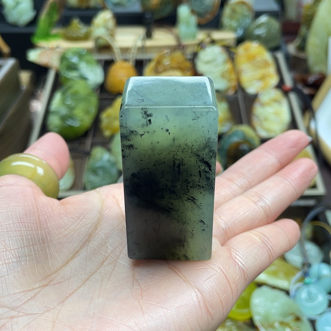 蛇纹石玉颈饰未镶嵌岫玉水墨印章