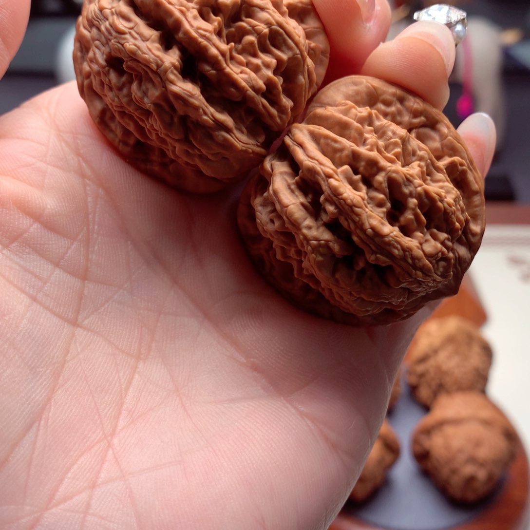 文玩核桃吊坠凌****：至尊虎。  6号