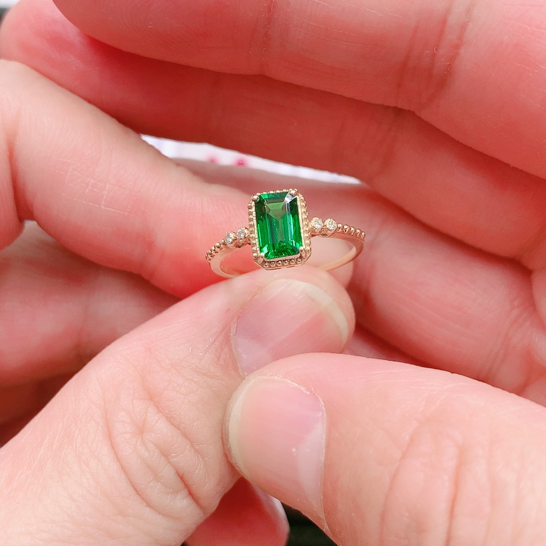 石榴石（沙弗莱）戒指18K金镶嵌