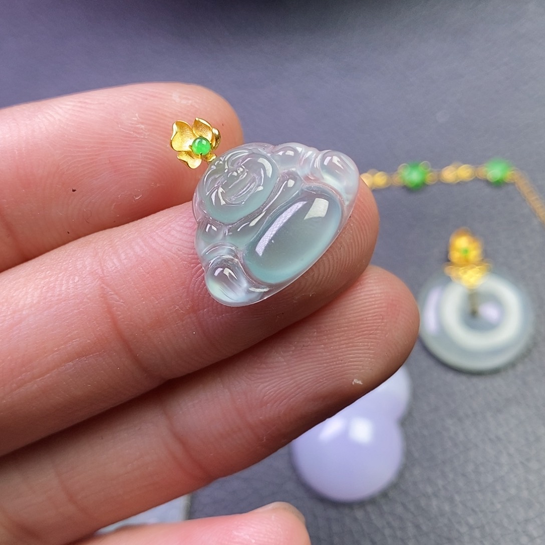 颈饰18K金镶嵌翡翠