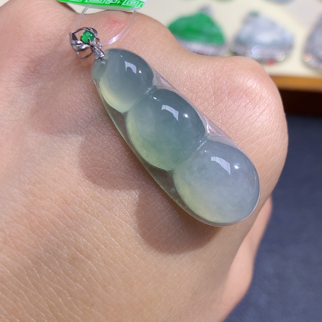 翡翠颈饰18K金镶嵌福豆