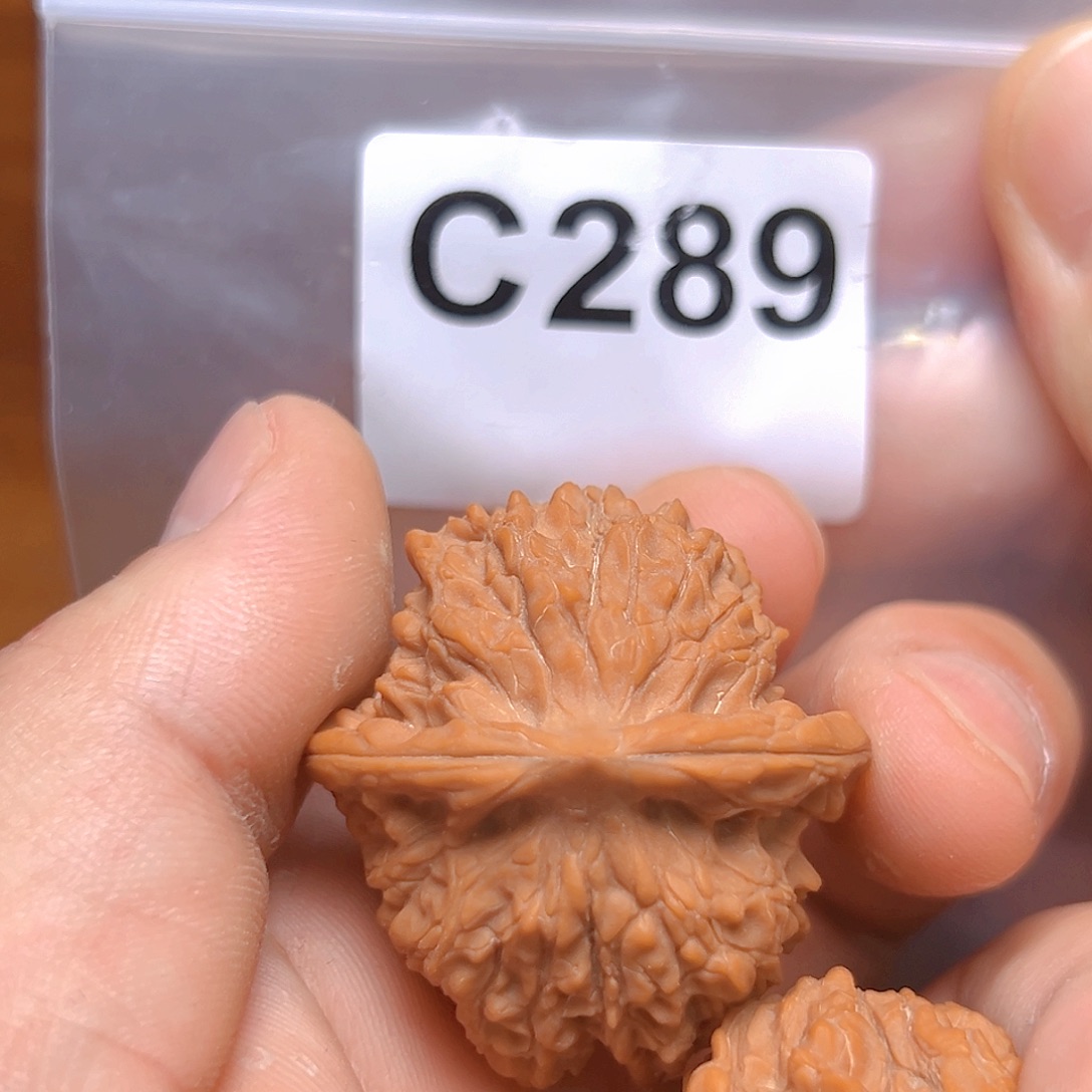 文玩核桃吊坠37血麒麟