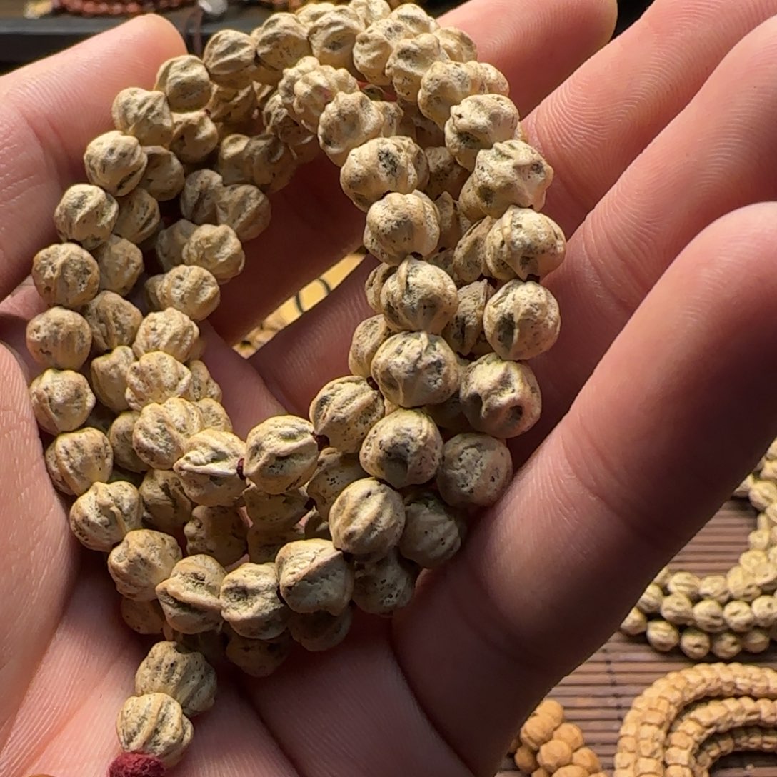 猪***呷柏香籽/百香籽吊坠