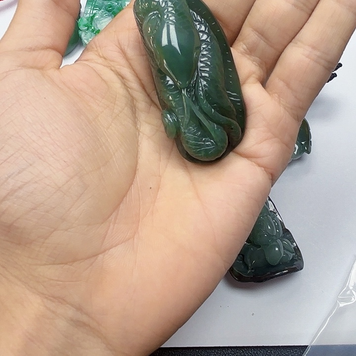 用***0翡翠未镶嵌颈饰天然翡翠直播闪购