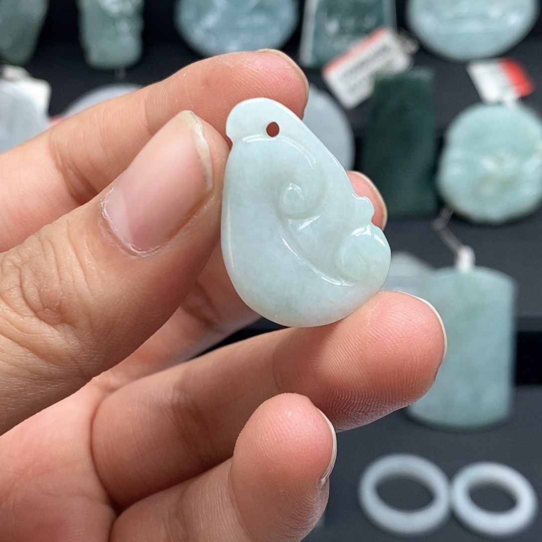 翡翠未镶嵌颈饰翡翠