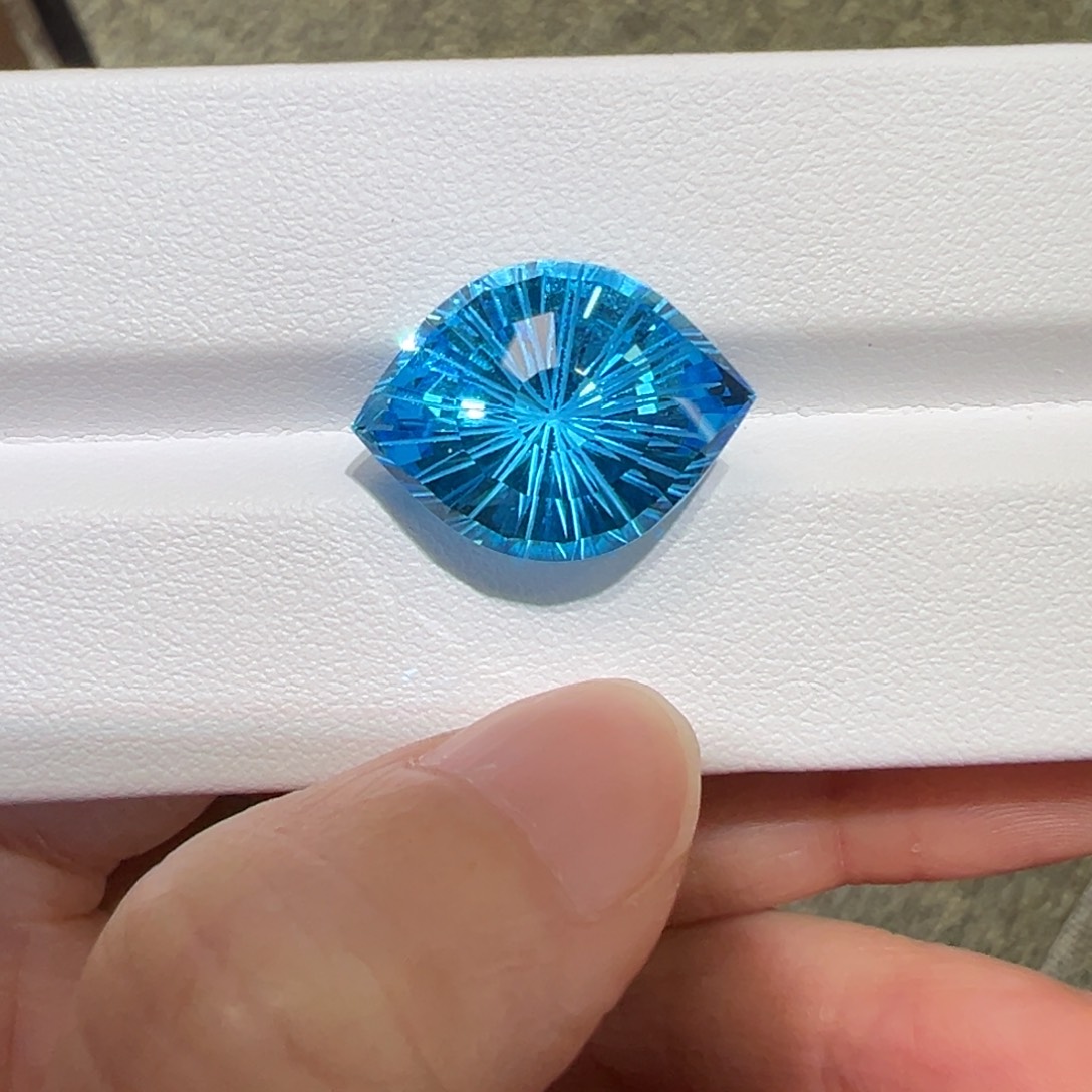 托帕石裸石19ct瑞士蓝恶魔之眼
