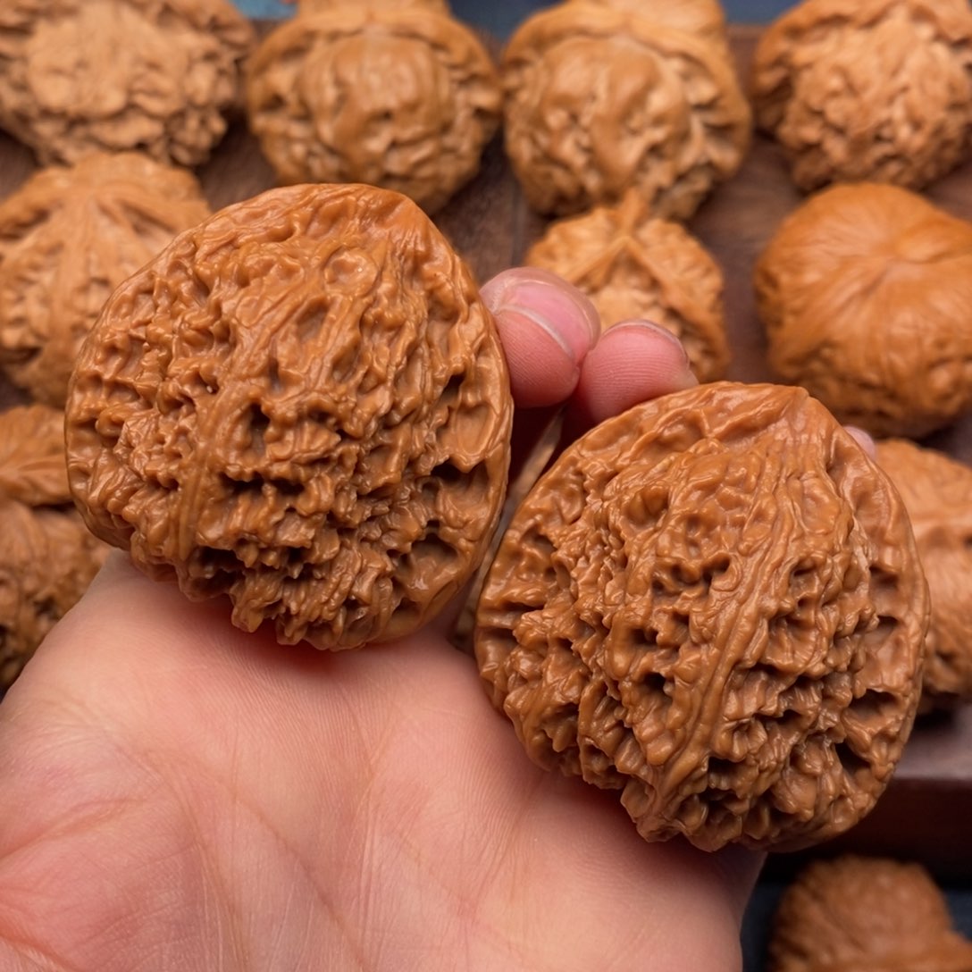 文玩核桃把件42.5涿鹿精品三角疆