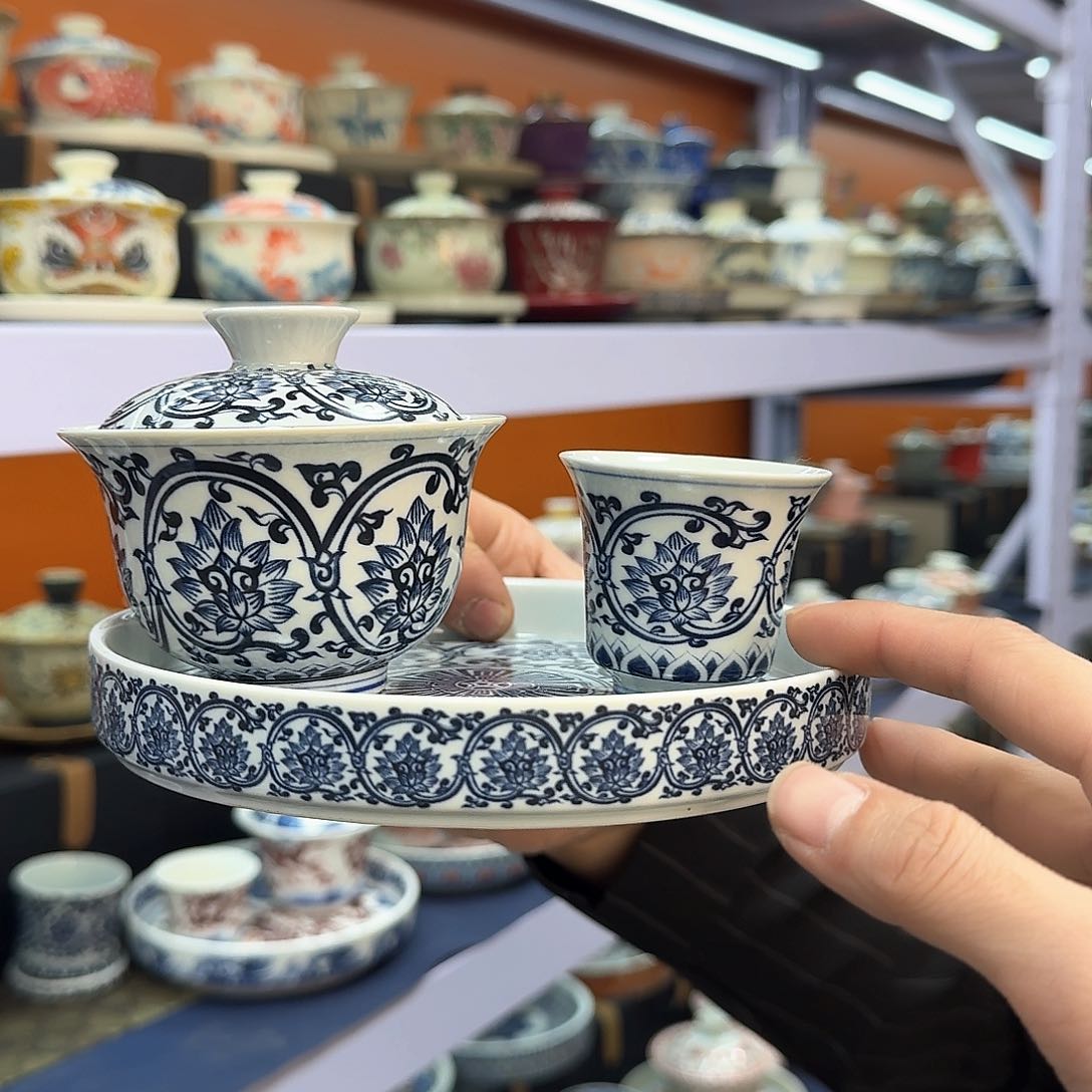 宽款式设计新颖别致