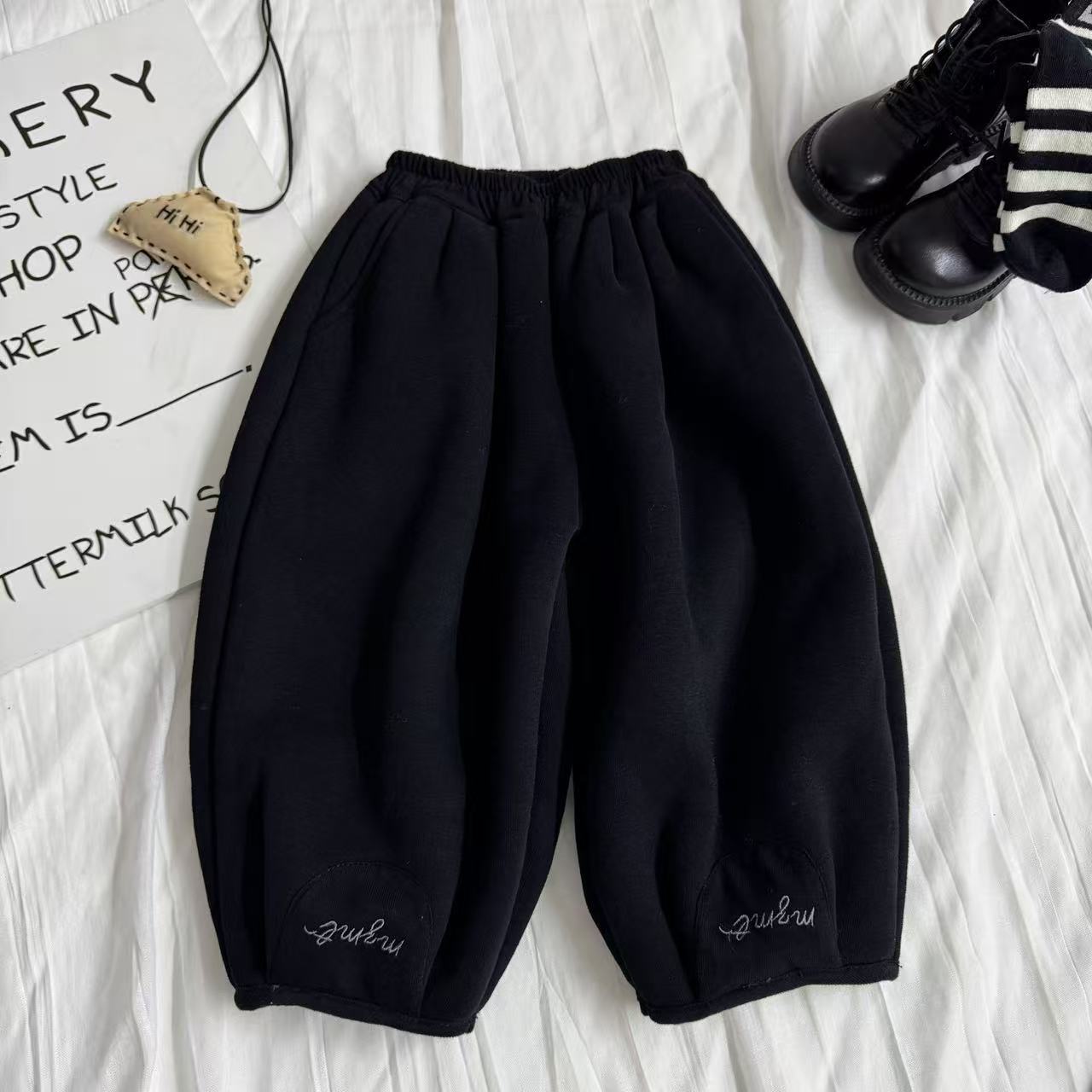 2025年秋冬新款儿童加绒裤子百搭韩版宽松时尚31363字母卫裤