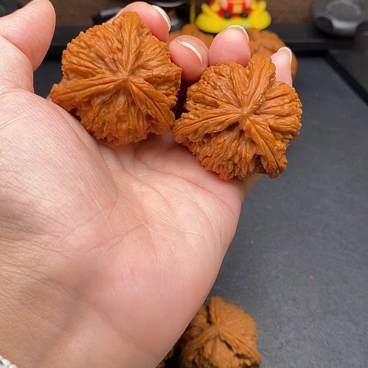 问***愧文玩核桃把件白奔