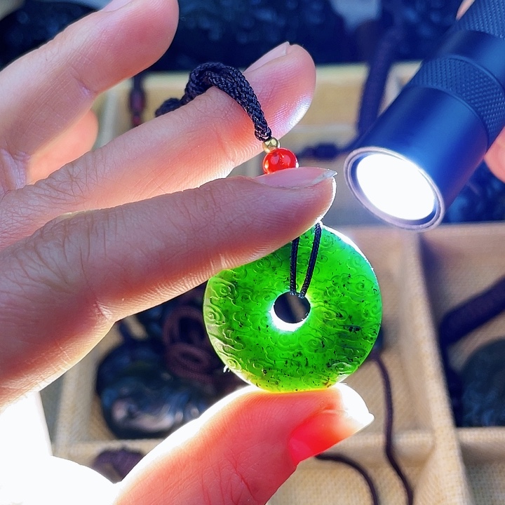 蛇纹石玉未镶嵌挂件