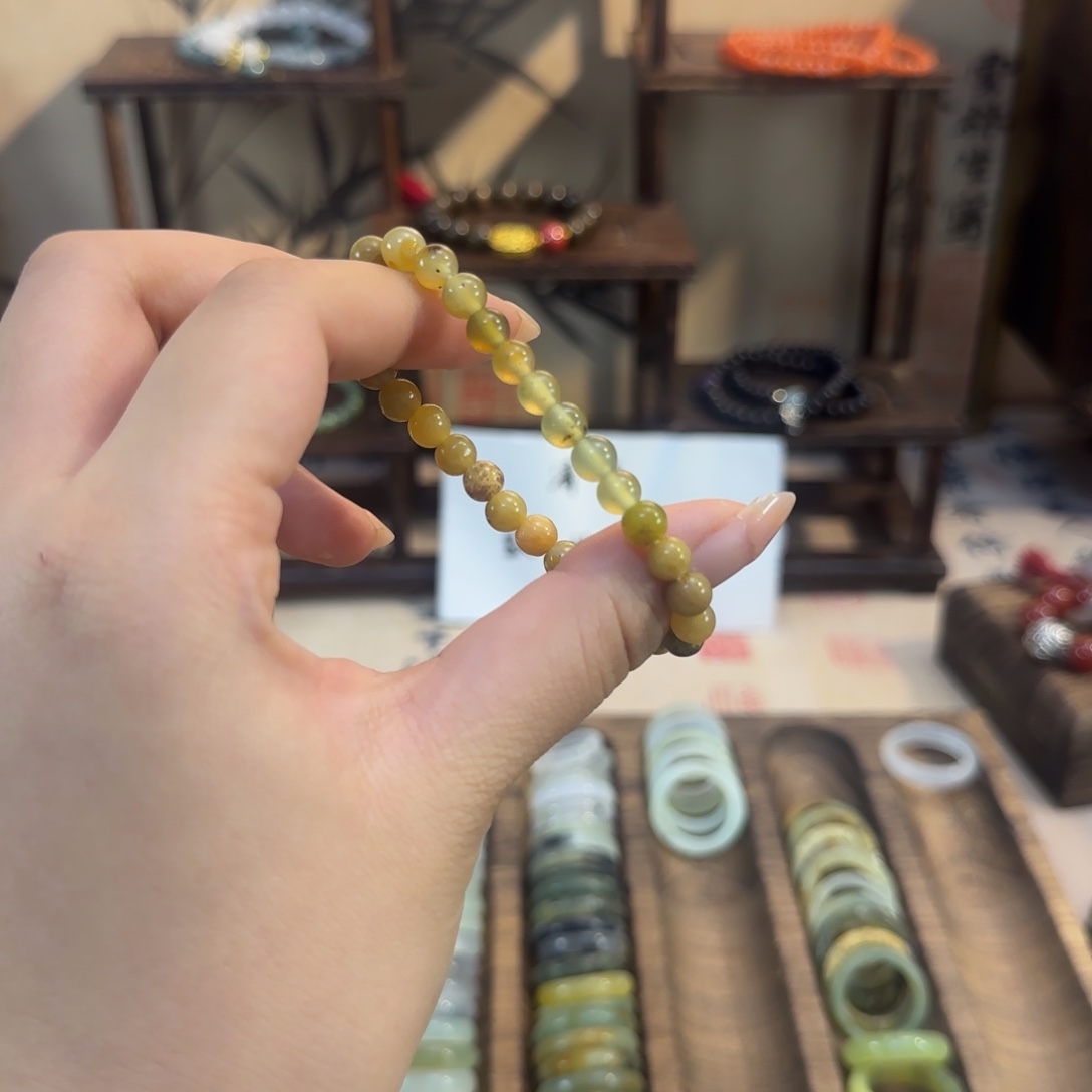 蛇纹石玉颈饰合金